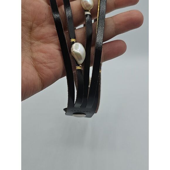 NAKAHOL leather strands adorned with freshwater pearls and gold-toned ACCENTS - Picture 9 of 16